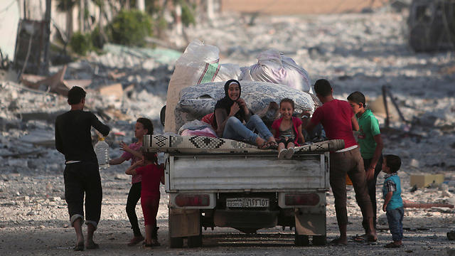 Freed Manbij residents (Photo: Reuters)
