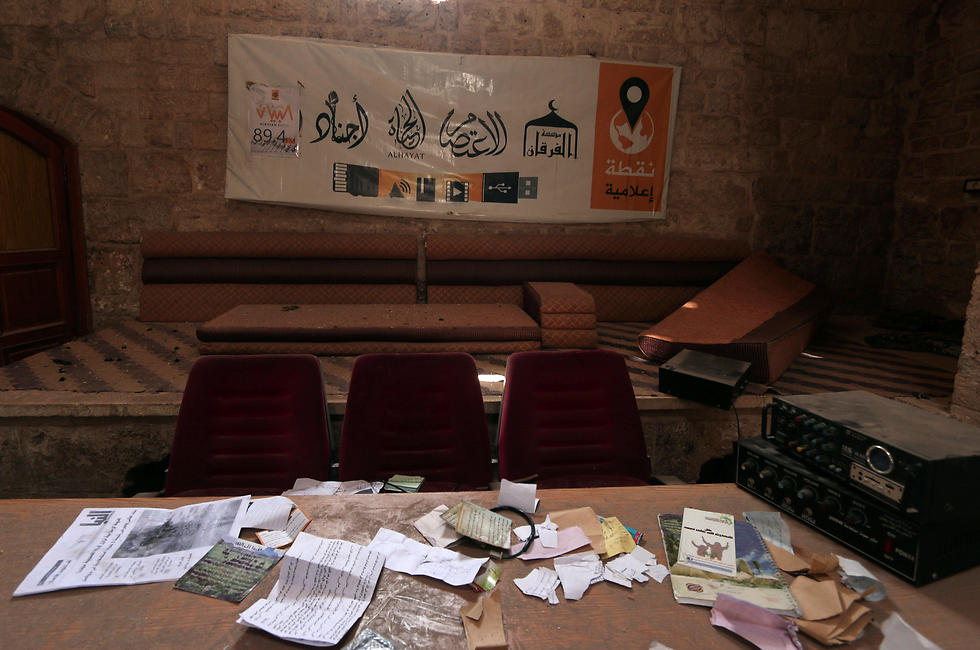 מרכז תקשורת במנביג' שהיה שייך ללוחמי דאעש (צילום: רויטרס) (צילום: רויטרס)