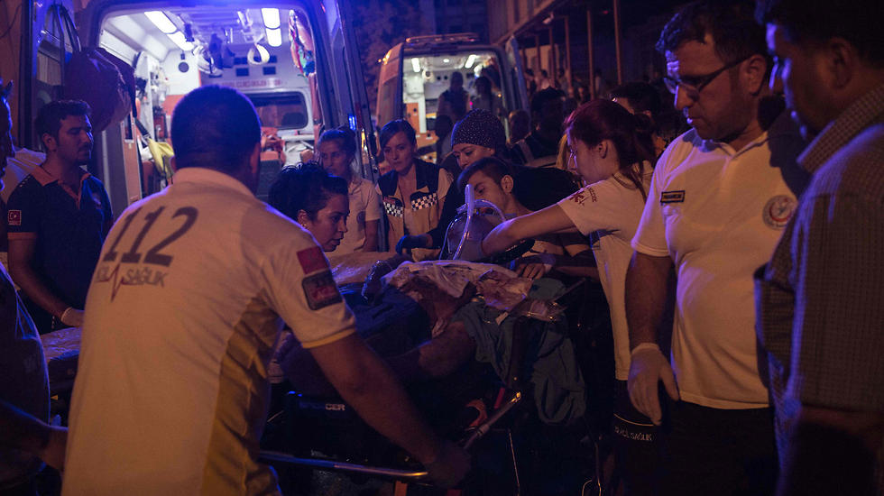 Wounded being evacuated (Photo: AFP) (Photo: AFP)