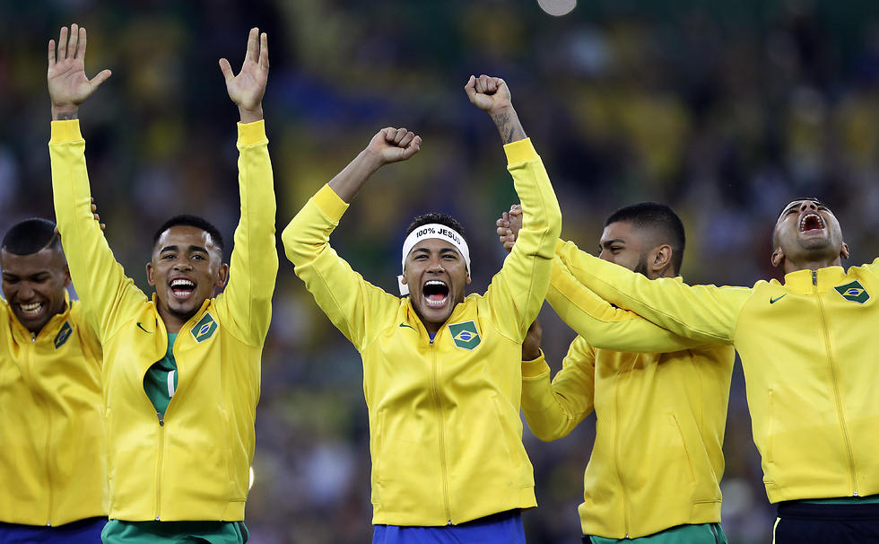 בברזיל יודעים: יש ענף ספורט אחד שבאמת חשוב (צילום: AP) (צילום: AP)