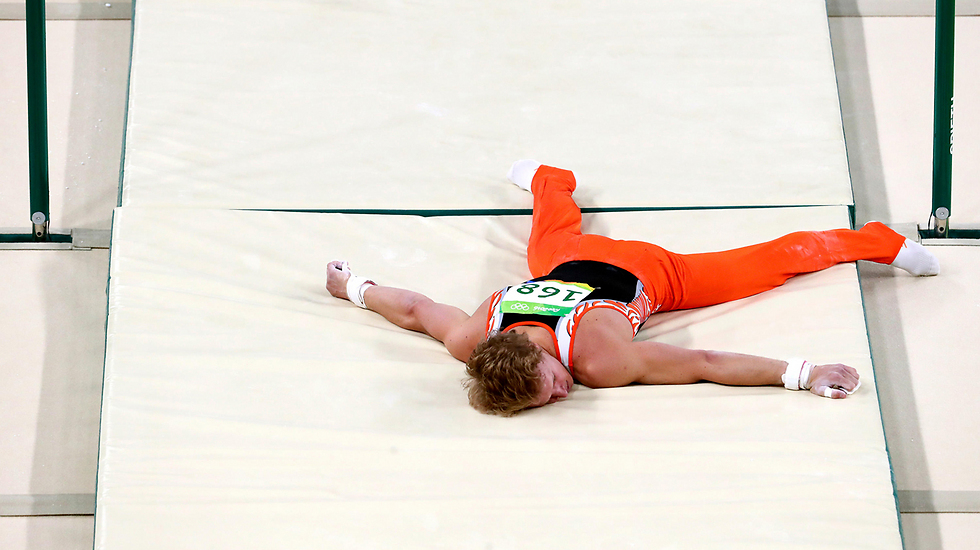האלוף האולימפי אפקה זונדרלנד מהולנד נופל מהמתח, ומאבד את הסיכוי למדליה (צילום: MCT) (צילום: MCT)