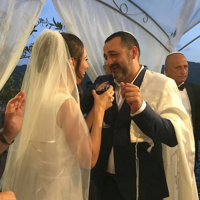 די, אתה גרם לנו גם לבכות פה! די, אתה גרם לנו גם לבכות פה!