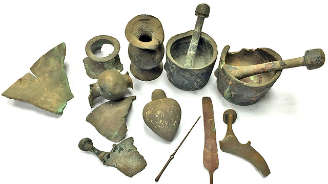 Finds retrieved from the sea (Photo: Diego Barkan, Israel Antiquities Authority)