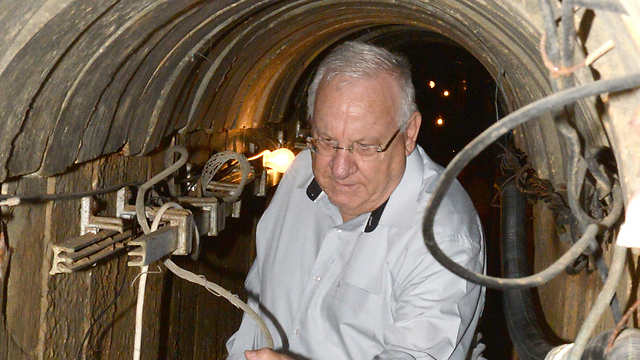 President Rivlin tours one of the terror tunnels the IDF uncovered (Photo: Mark Neiman, GPO)