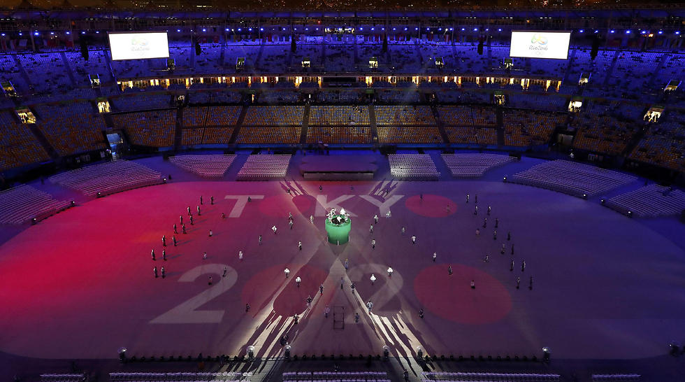 טקס סיום האולימפיאדה בריו. הדגל הועבר (צילום: רויטרס) (צילום: רויטרס)
