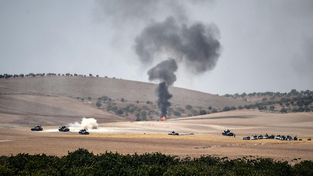 Turkish tanks attacking in the vicinity of Jarablus, Syria (Photo: AFP)