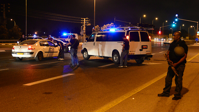 Police block roads in southern Israel amid security fears (Photo: Herzl Yosef)