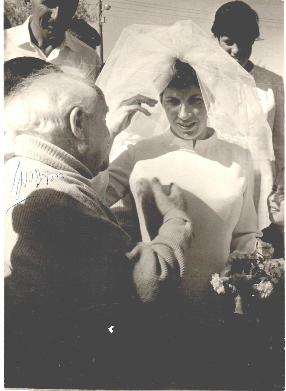 "הוא היה בא לכל החתונות בקיבוץ", בן גוריון בחתונה ב-68' (צילום: שלמה קוגל) (צילום: שלמה קוגל)