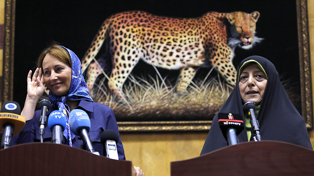 עם סגנית נשיא איראן והשרה להגנת הסביבה מאסומה אבטקאר (צילום: AFP) (צילום: AFP)