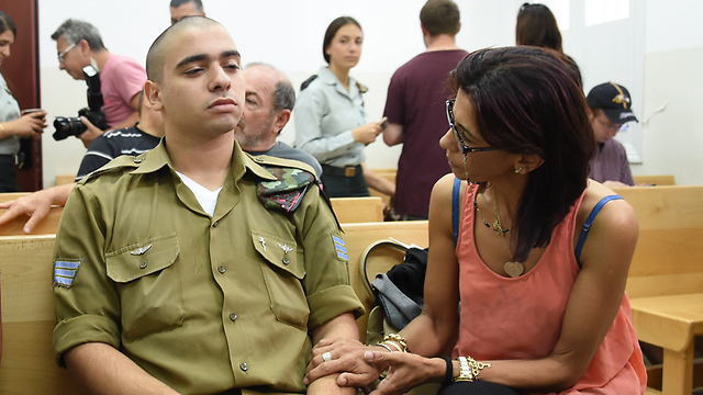 Sgt. Elor Azaria in court with his mother (Photo: Yair Sagi)
