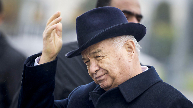 שליטה אדוקה ופיקוח ממשלתי בכל שדרות החיים האזרחיים. נשיא אוזבקיסטן המנוח איסלאם קרימוב (צילום: AP) (צילום: AP)