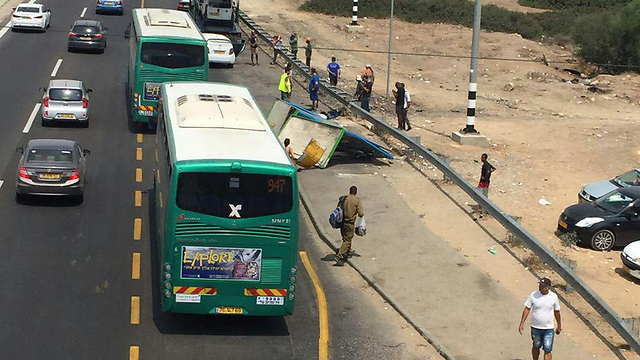 זירת התאונה. האוטובוס לא היה מעורב בה (צילום: בטש חירום) (צילום: בטש חירום)