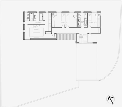 תוכנית הקומה העליונה, שבה שלושה חדרי שינה (שרטוט: יעקבס-יניב אדריכלים)