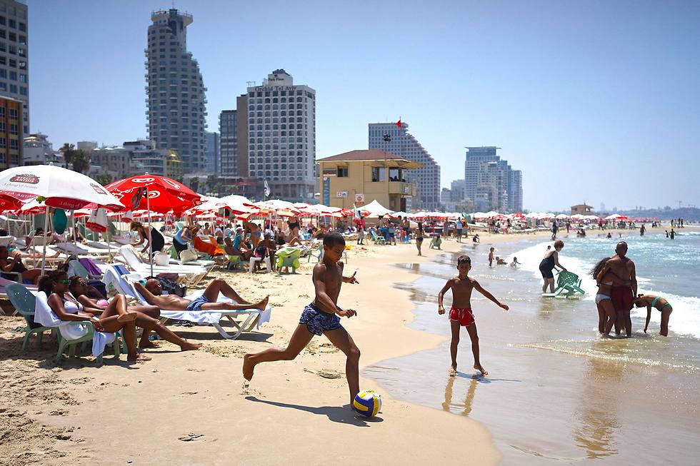 Tourists visiting the beach during Operation Protective Edge. No rocket or mortar would cause them to change their plans. (Photo: Ido Biran) (Photo: Ido Biran)