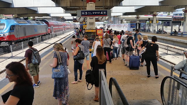 The absurdity of a modern state without public transportation on the days of leisure--Shabbat and Jewish holidays--is breathing its last (Photo: Lior Paz)