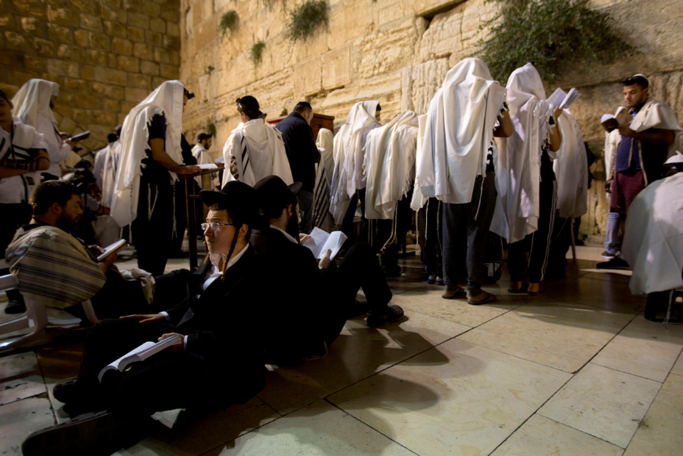 Ultra-Orthodox praying at the Western Wall in Jerusalem (Photo: Gettyimages)