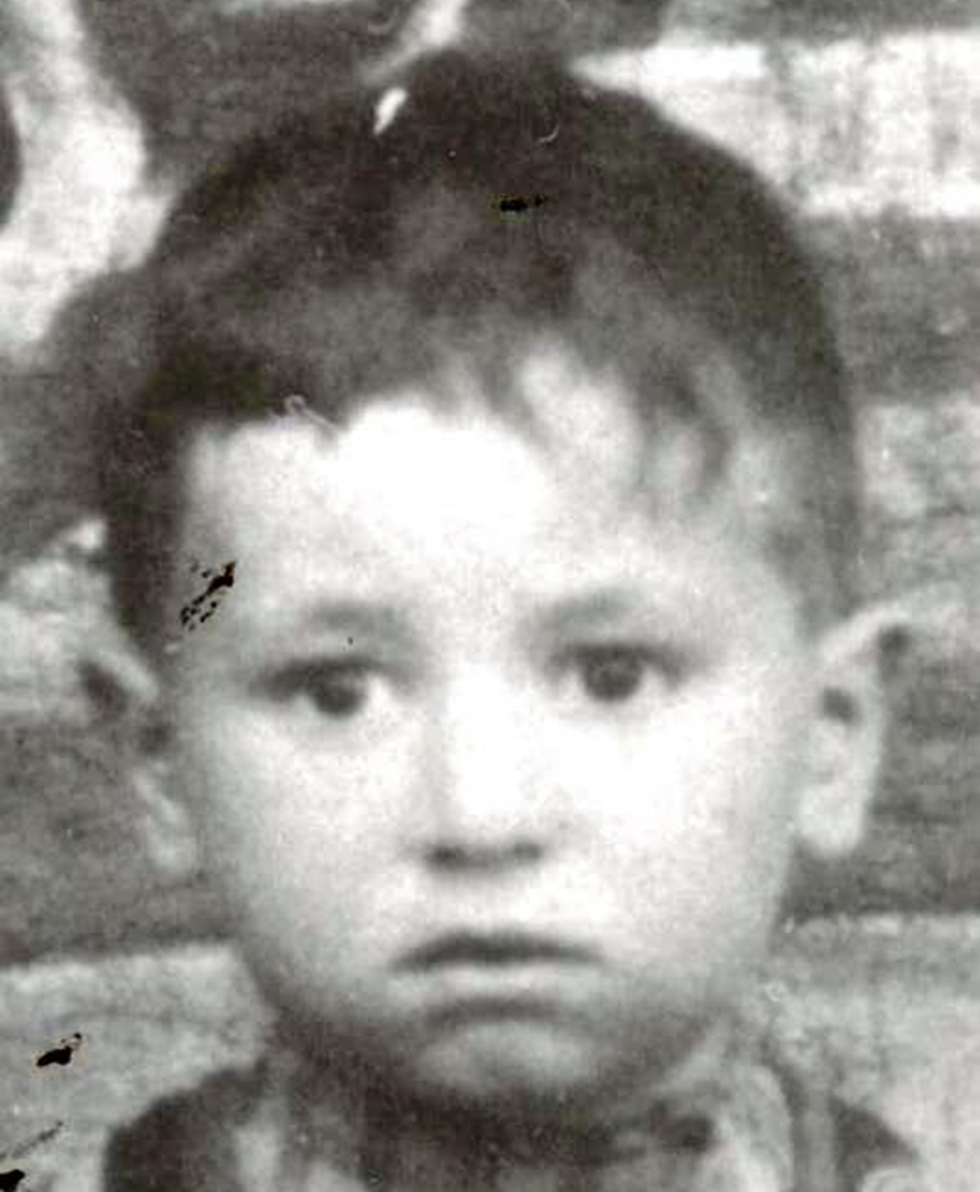 Peres as a child in Poland, before immigrating to Israel (Photo: Shimon Peres Archives)