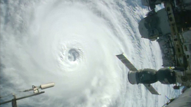 הוריקן לסטר. מתקרב להוואי, ונחלש (צילום: NASA) (צילום: NASA)