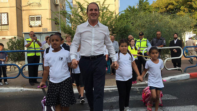 Ashdod Mayor Yehiel Lasri opens up the school year 