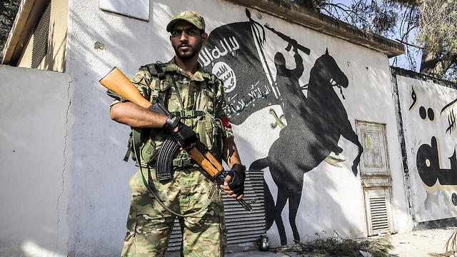 Turkish soldier in Jarablus (Photo: AP)