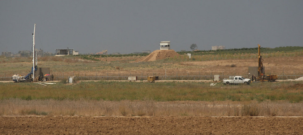 Work begins on the Gaza border barrier (Photo: Roee Idan)