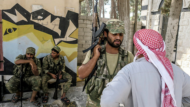 כלי משחק בידי הטורקים? מורדים מ"צבא סוריה החופשי" (צילום: AP) (צילום: AP)