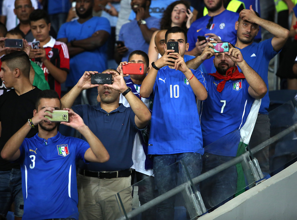 Fans of the Italian team (Photo: Oz Mualem)
