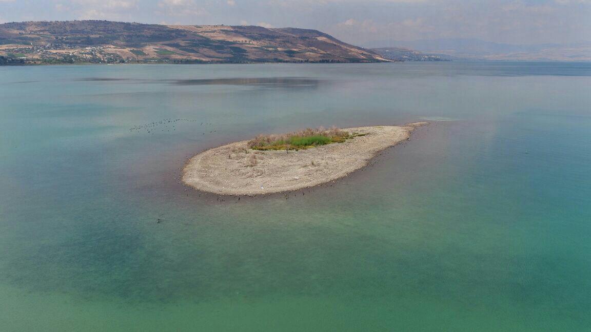 The island in the middle of the Sea of Galilee (Photo: Air Documentation Project) 