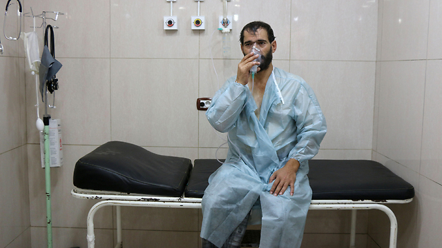 An injured man from the gas attack in Aleppo (Photo: AFP)