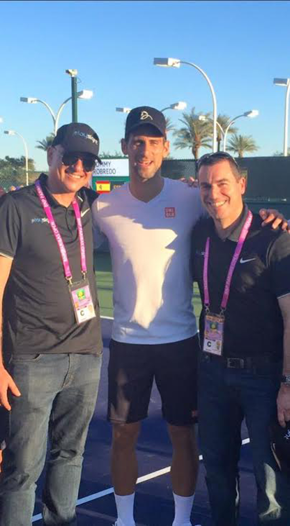 יובל (מימין) עם הטניסאי המדורג במקום הראשון בעולם ושותפו חן שחר. ()