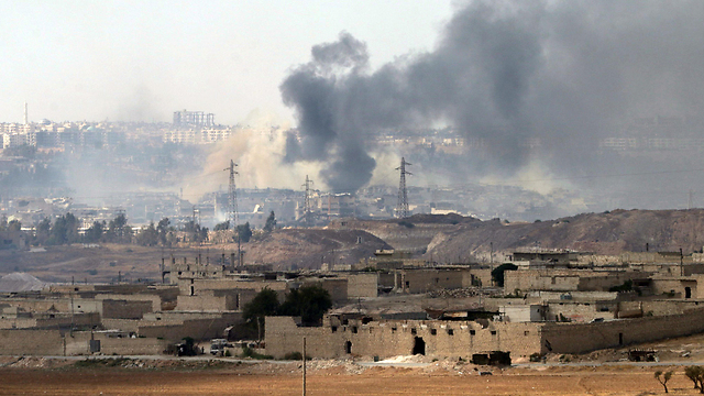 Smoke rises over Aleppo (Photo: AFP)