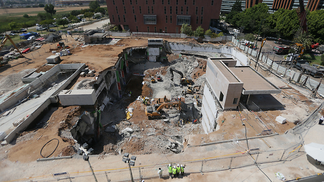 The site of the parking complex collapse (Photo: Yaron Brener)