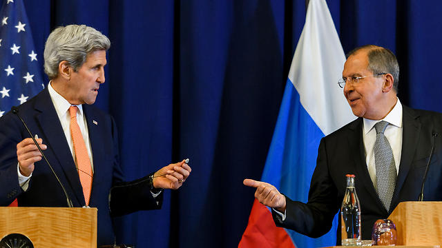 US Secretary of State John Kerry and Russian Foreign Minister Sergey Lavrov sign ceasefire agreement 