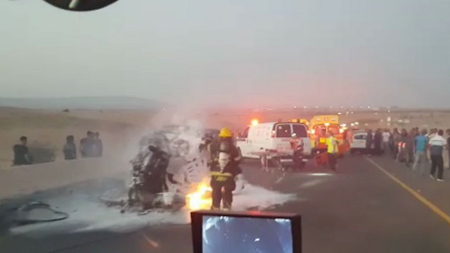 זירת התאונה בכביש 80 ()