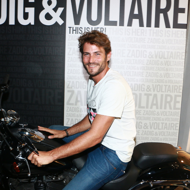 הרגע מונדה הייתה כאן. אדריאנו חאובל (צילום: לנס הפקות)