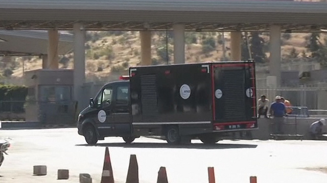 UN humanitarian aid convoys are still held up on the border with Turkey