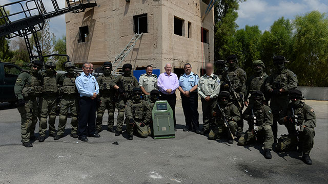 Yamam fighters with President Rivlin. A unit citation. (Photo: Police Spokesperson)