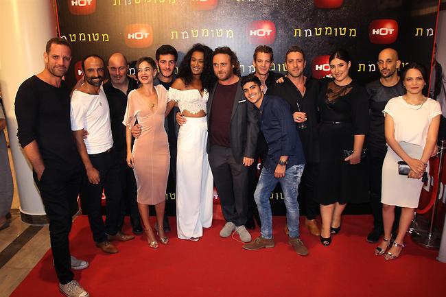 מוכנים לבלגן? קאסט "מטומטמת" (צילום: אור גפן) מוכנים לבלגן? קאסט "מטומטמת" (צילום: אור גפן)