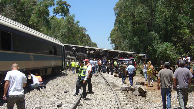 תאונת הרכבת ב-2006 (צילום: דן ליון, מדור צילום זק"א) (צילום: דן ליון, מדור צילום זק