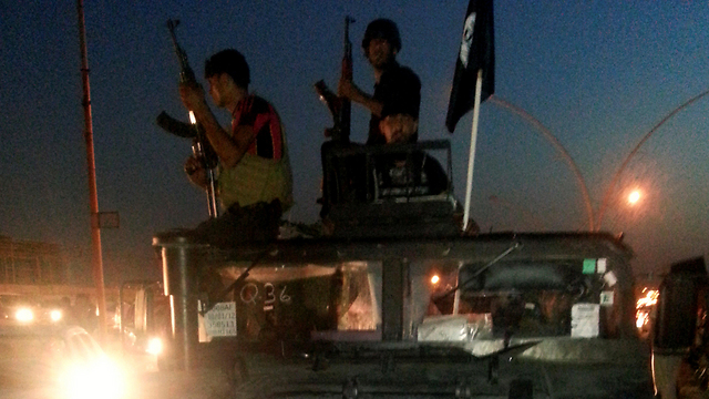 אנשי דאעש במוסול (צילום: רויטרס) (צילום: רויטרס)