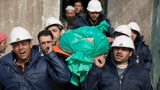 אנשי "הקסדות הלבנות" בסוריה (צילום: AP) (צילום: AP)