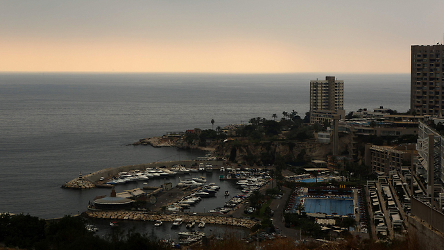 קו החוף בטברג'ה, מצפון לביירות (צילום: AFP) (צילום: AFP)