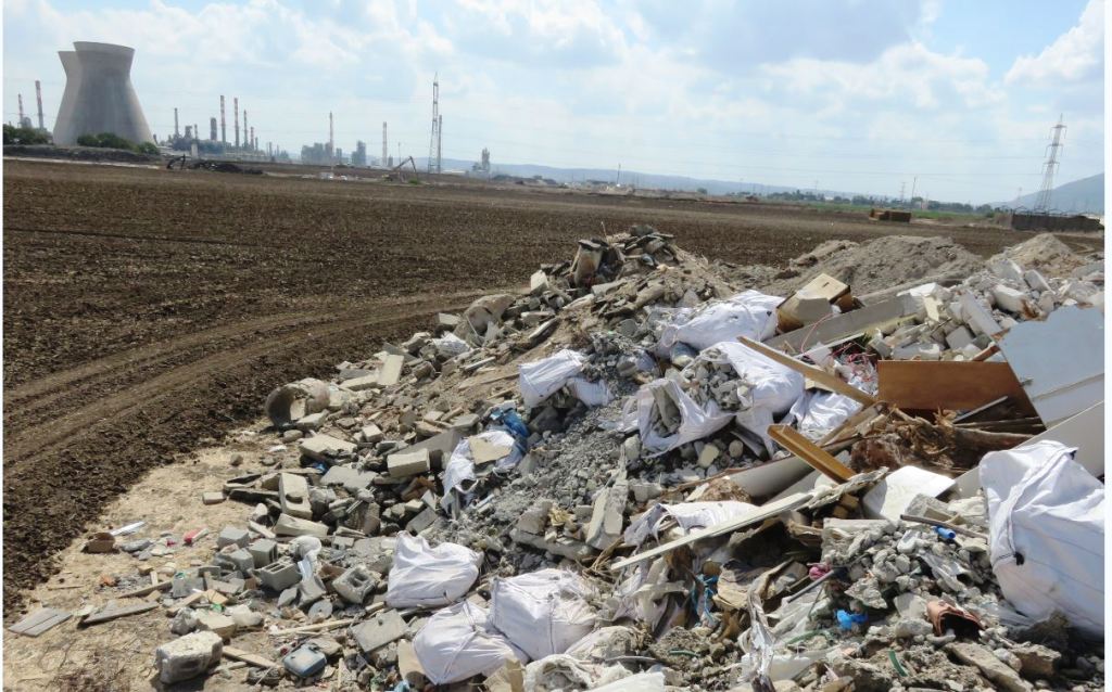 אתר פסולת פיראטי באזור הצק פוסט (צילום: המשטרה הירוקה) (צילום: המשטרה הירוקה)