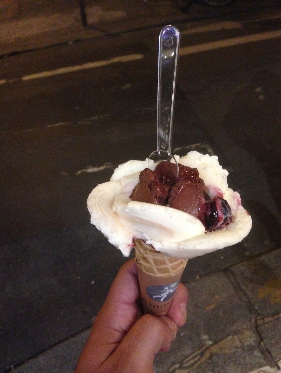 מי שהיה ילד טוב בג'ונגל מקבל גלידה מגניבה בפריז (צילום: ניר פדרבוש) (צילום: ניר פדרבוש)