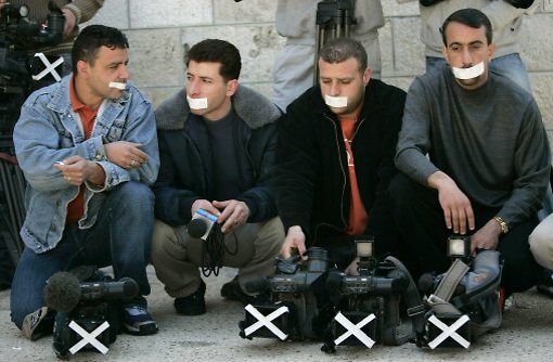 Palestinan journalists protest PA attacks (Photo: Reuters)