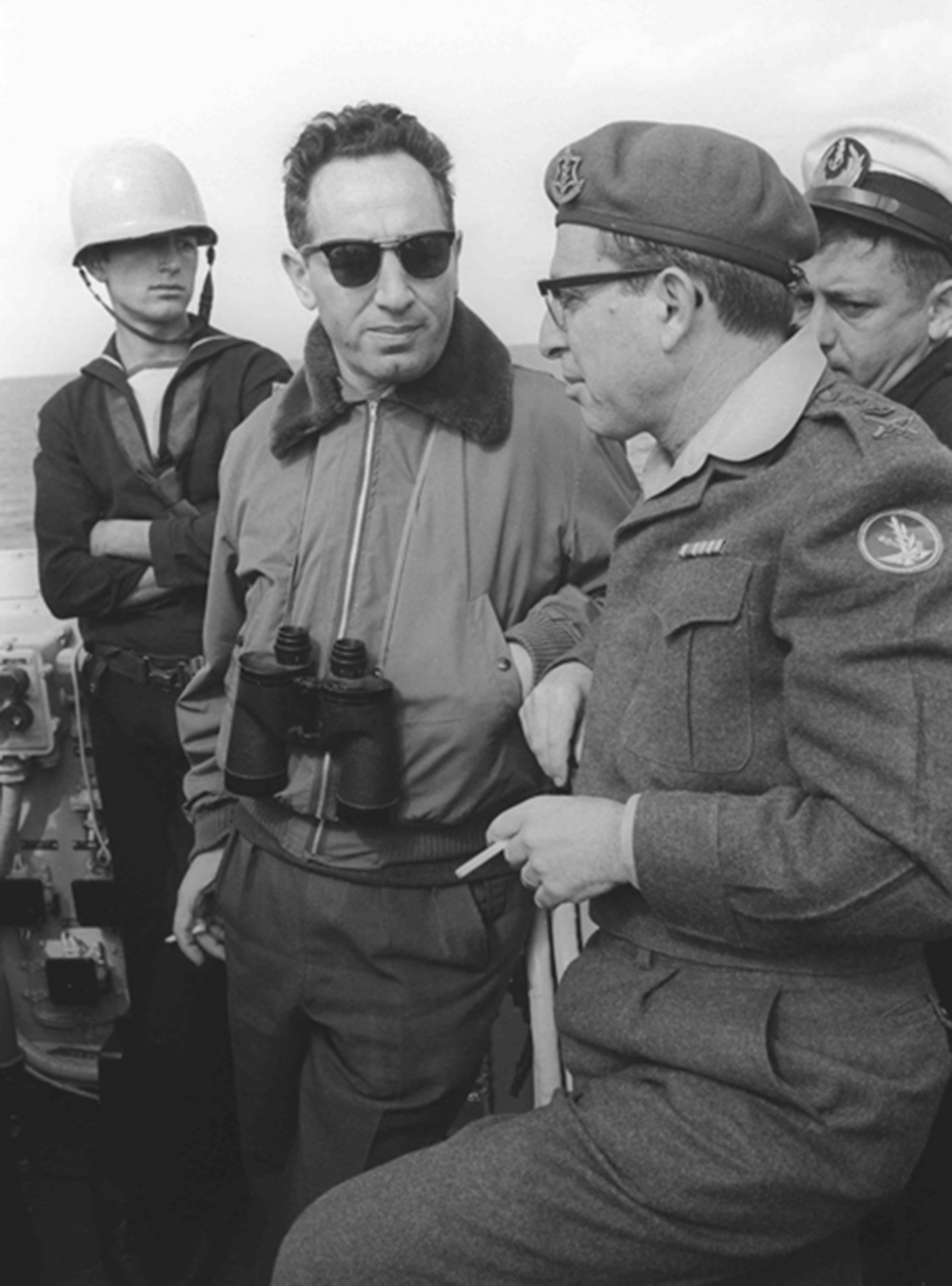 Peres at a Navy exercise (Photo: IDF Archive)