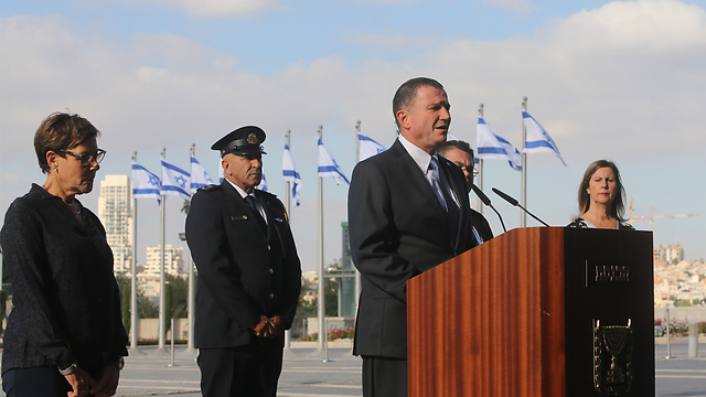Speaker of the Knesset Yuli Edelstein speaks at the Knesset flag lowering ceremony (Photo: Alex Kolomoisky)