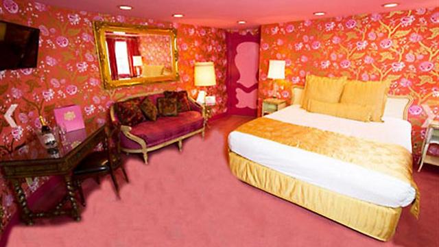 חדר Floral Fantasy: רומנטיות או קיטשיות במיטבה? ()