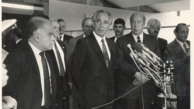 עם ראש הממשלה יצחק שמיר ז"ל (צילום: לשכת העיתונות הממשלתית) (צילום: לשכת העיתונות הממשלתית)