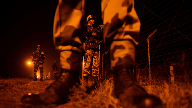 Indian border patrol on the border with Kashmir (Photo: AFP)